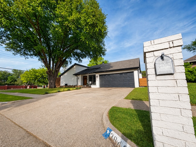 Building Photo - 3840 Horizon Dr