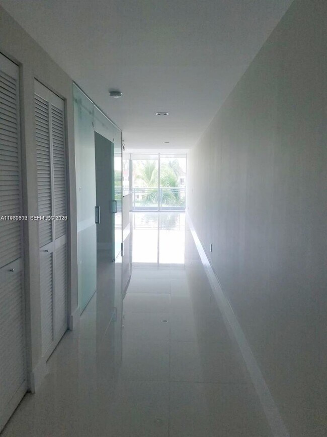 Foto del edificio - 2950 NE 188th St