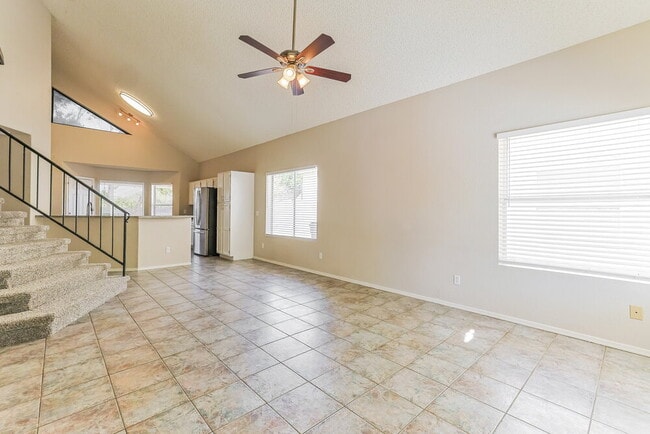 Building Photo - 441 S Maple