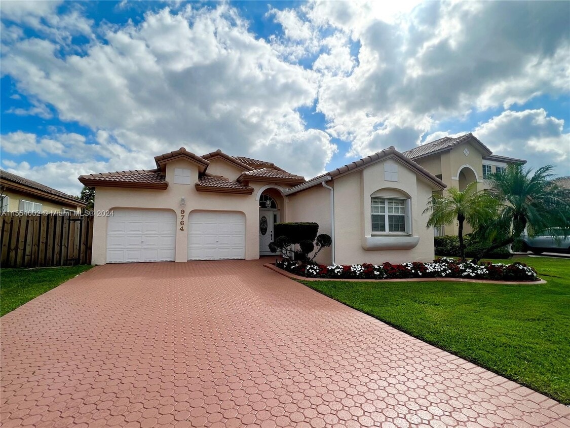 Foto principal - 9764 NW 32nd St