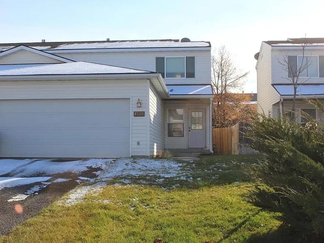 Foto principal - 3 Bedroom 2.5 Bath Townhouse