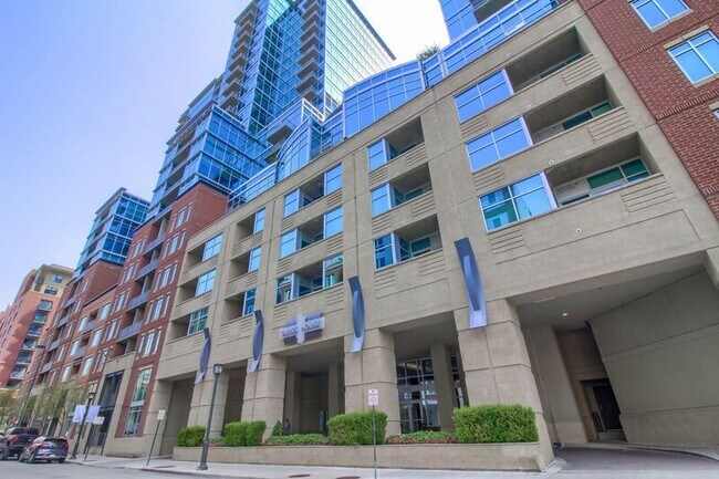 Building Photo - 1700 Bassett St