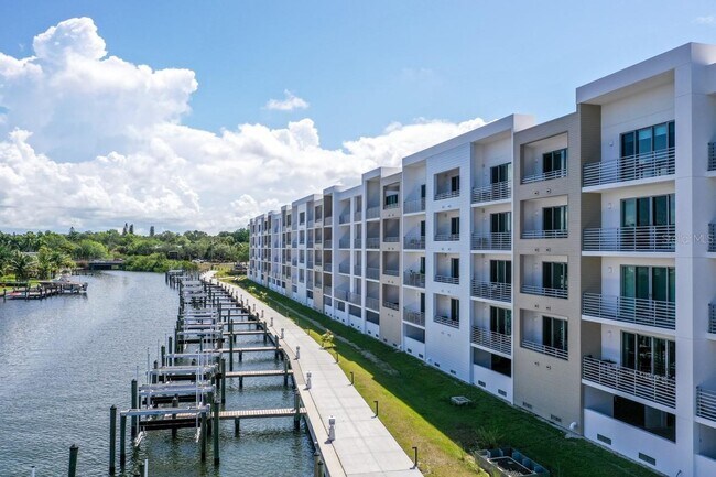 Building Photo - 1709 N Tamiami Trail