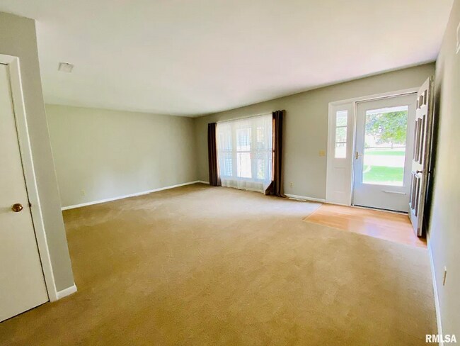 Building Photo - 105 Brookview Dr