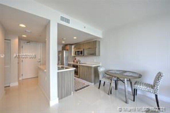 Foto del edificio - 6700 Indian Creek Dr