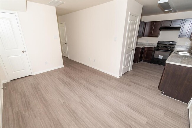 Building Photo - 8939 San Bonifacio