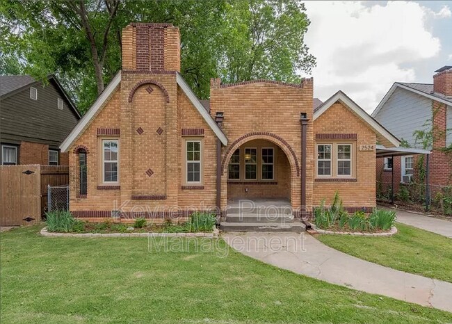 Building Photo - 2524 NW 13th St