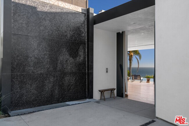 Foto del edificio - 26946 Pacific Coast Hwy