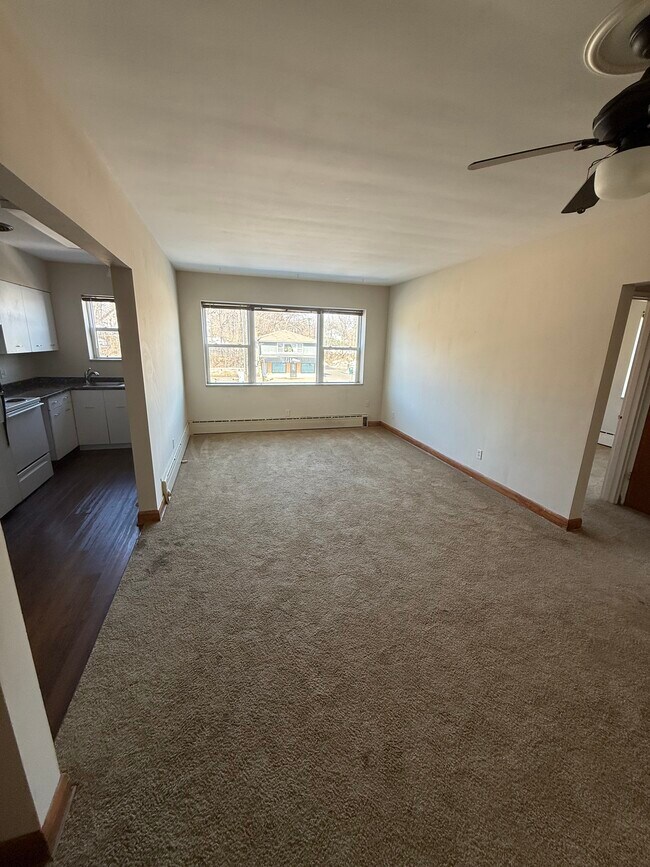 Foto del edificio - 3455 Shoreline Dr