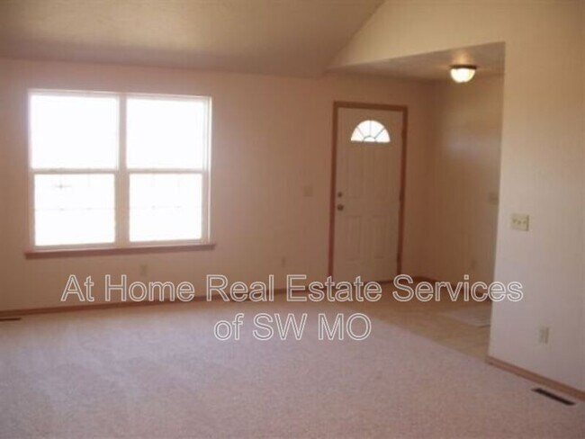 Foto del edificio - 1530 E Kerr St