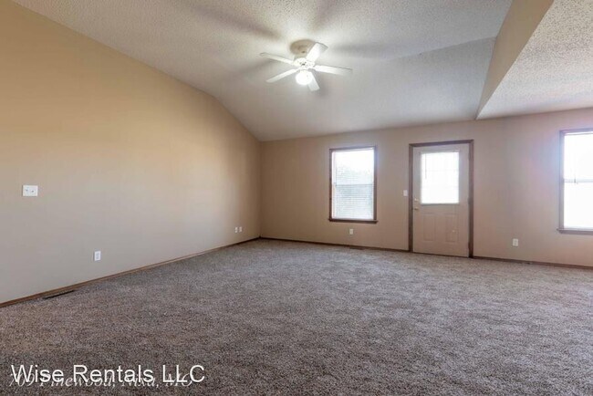Building Photo - 3 br, 2 bath House - 709 S Pinewood Lane