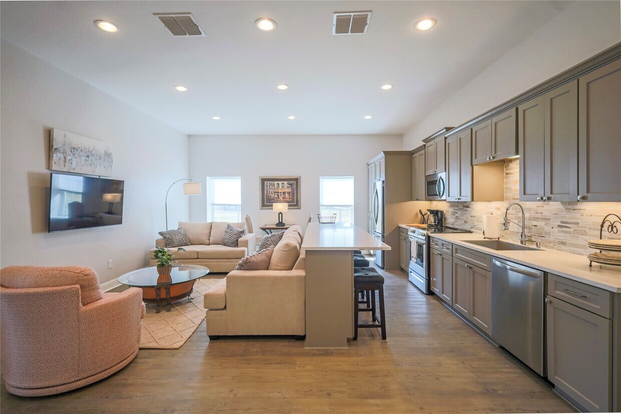 Foto principal - 400 E Mill St