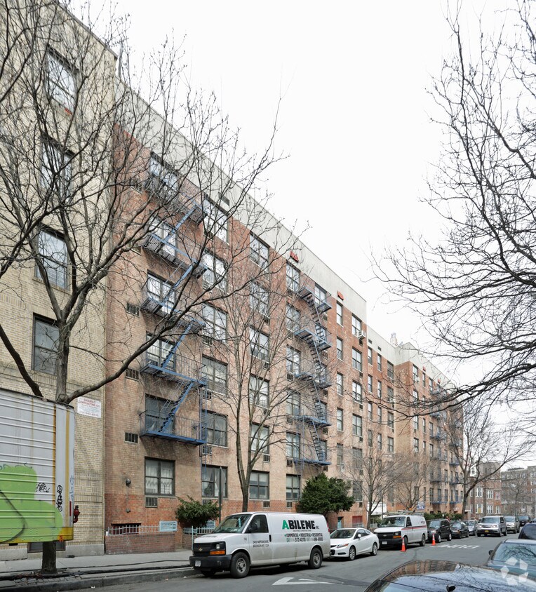3535 - 3541 Rochambeau ¡alejado - 3535 Rochambeau Ave