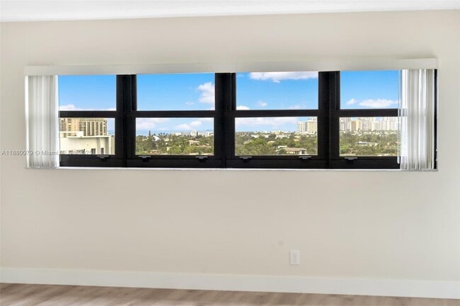 Building Photo - 3200 Port Royale Dr N