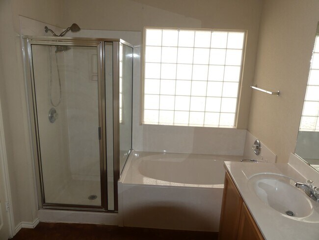 Foto del edificio - NEW ON MARKET