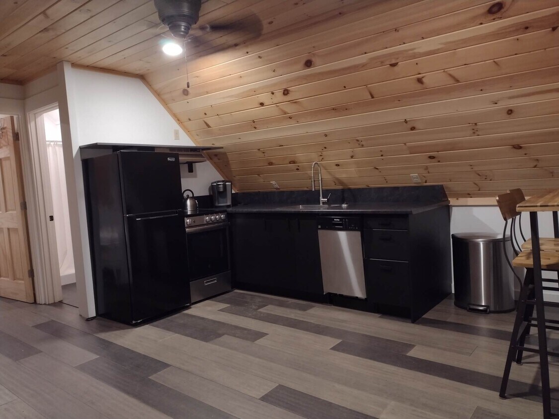 Kitchen - 72 Roundy Brook Rd