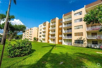 Building Photo - 6930 Miami Gardens Dr