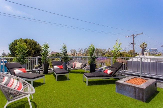 Foto del edificio - 308 Grand Blvd