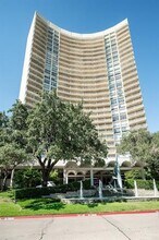 Building Photo - 6211 W Northwest Hwy