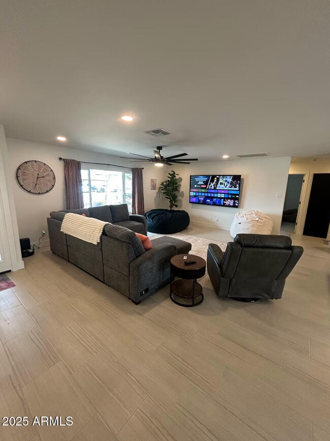 Building Photo - 8719 E Columbus Ave