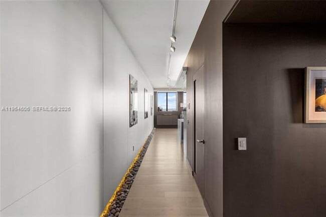 Building Photo - 5875 Collins Ave