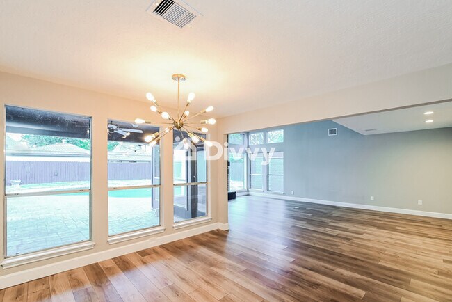 Building Photo - 11818 Oakcroft Dr