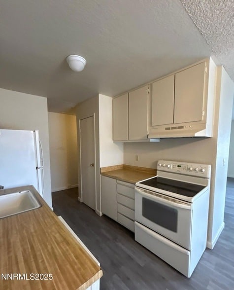 Foto del edificio - 4604 Neil Rd