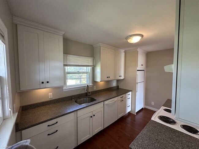 Foto del edificio - 2 br, 1 bath House - 17 Saltaire Ave Yearl...