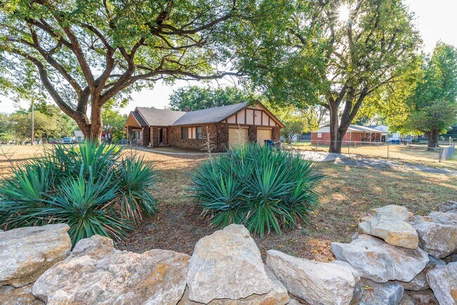 Foto del edificio - 4 Bed 2 Bath Rental Home in Tulsa - Coming...