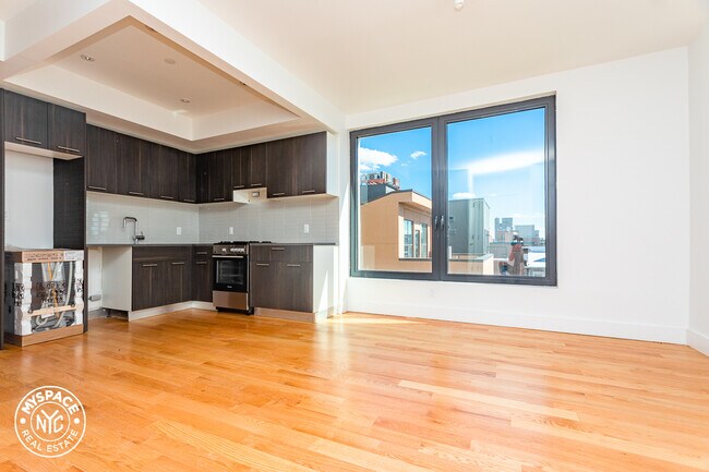 Building Photo - 169 Graham Ave