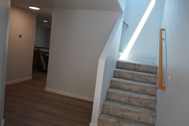 Building Photo - 7014 NE 55th St