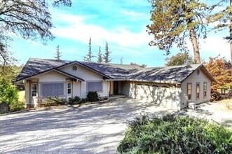 Building Photo - 18527 Jayhawk Dr