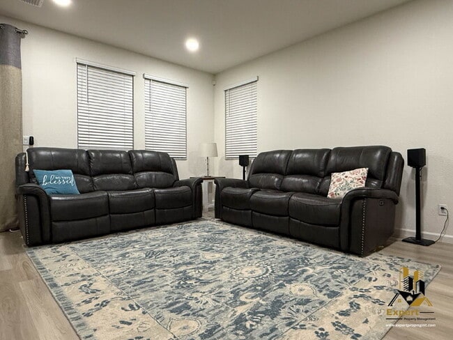 Foto del edificio - 160 Hermosa Ct