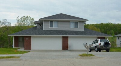 Building Photo - 1043-1045 Emily Lane