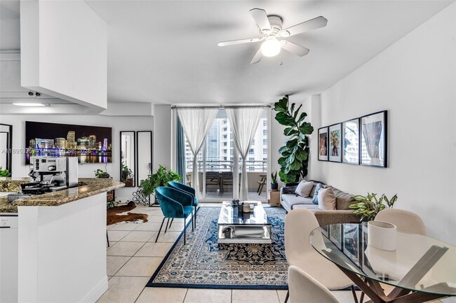 Building Photo - 808 Brickell Key Dr