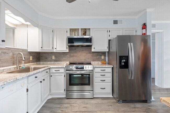 Foto del edificio - Winter rental! Renovated Condo in North My...