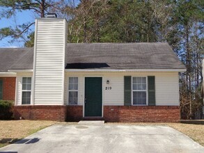 Building Photo - 219 Deer Creek Dr