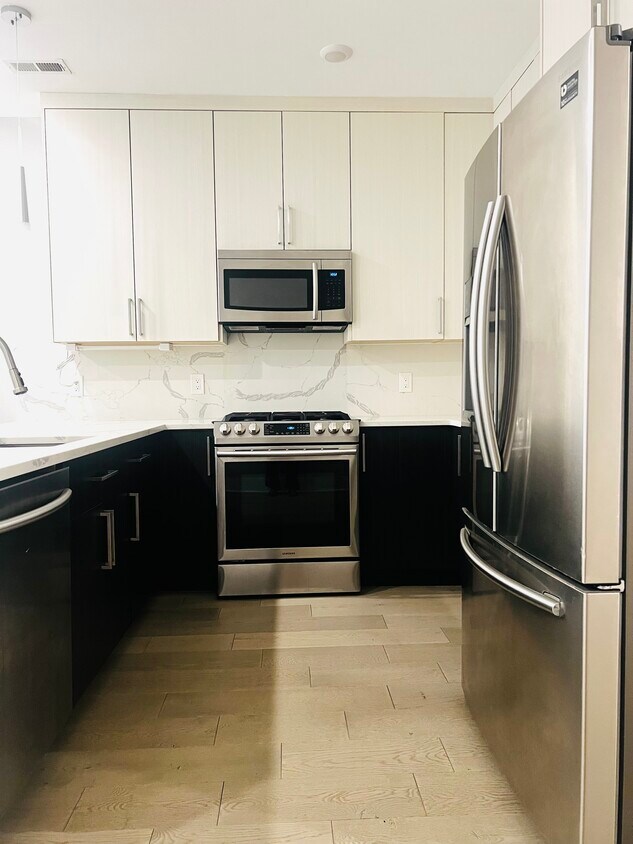 Foto principal - 2812 Georgia Ave NW