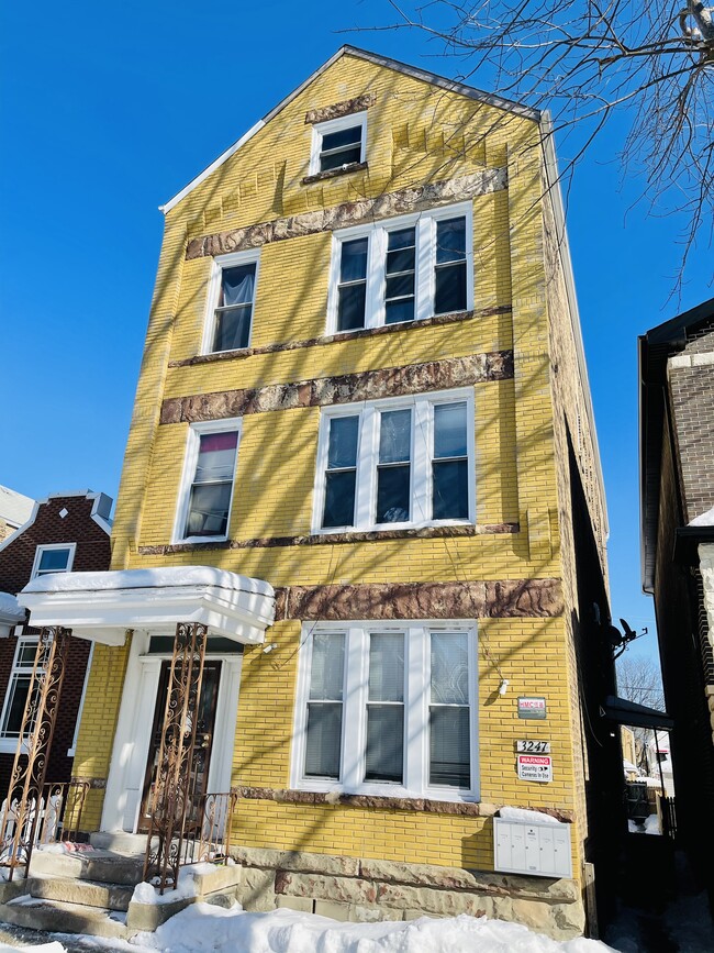 Building Photo - 3247 S May St