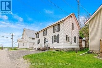 Building Photo - 398 Lyndhurst Rd