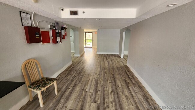 Building Photo - 950 Egret Cir