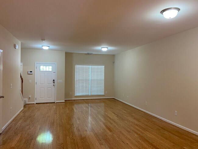 Foto del edificio - ~ Beautiful townhome in Mackintosh on the Lake ~