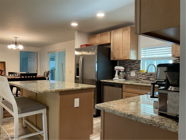Foto del edificio - 245 Shrub Ln N