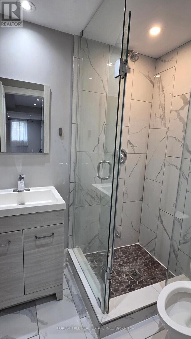 Photo du bâtiment - 181 North Service Rd E