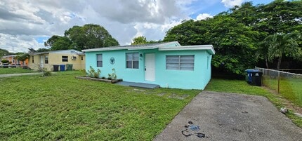 Building Photo - 1501 NW 24th Ave