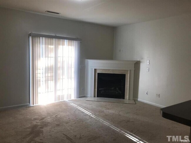 Building Photo - 216 Hampshire Downs Dr