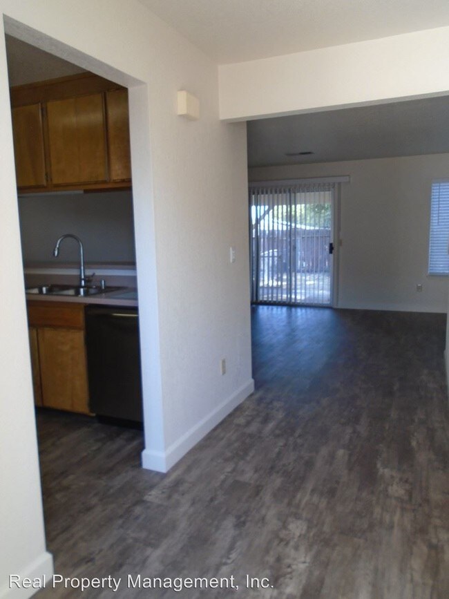 Foto del edificio - 557 Kenbrook Ct