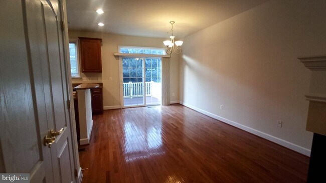 Building Photo - 561 Odendhal Ave