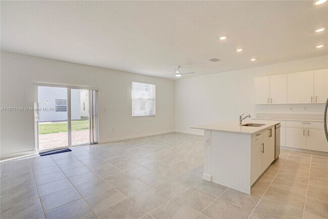 Foto del edificio - 2671 SE 24th Dr