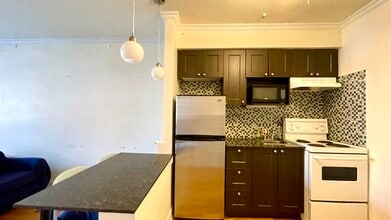 Building Photo - 3617 Rue Sainte-Famille